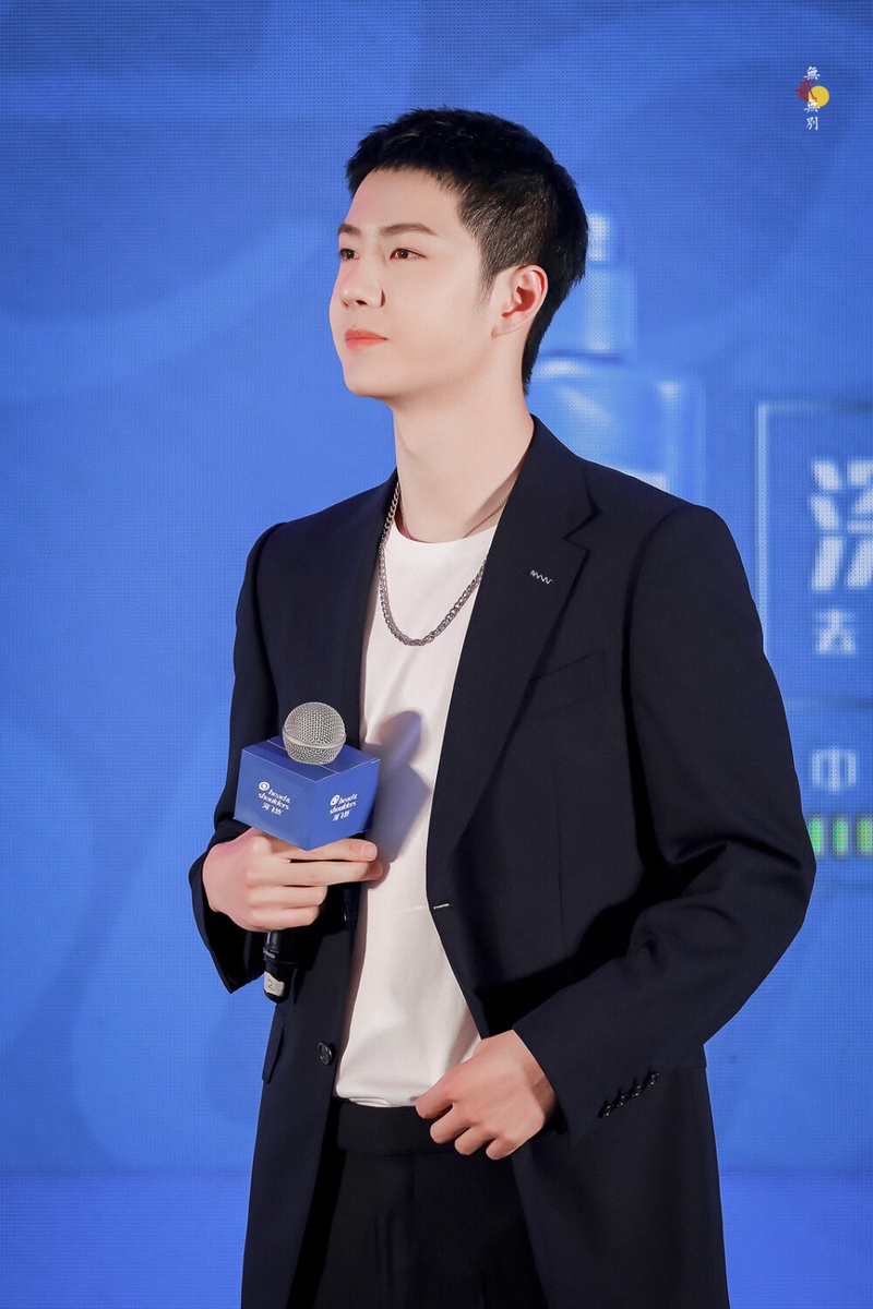 王一博